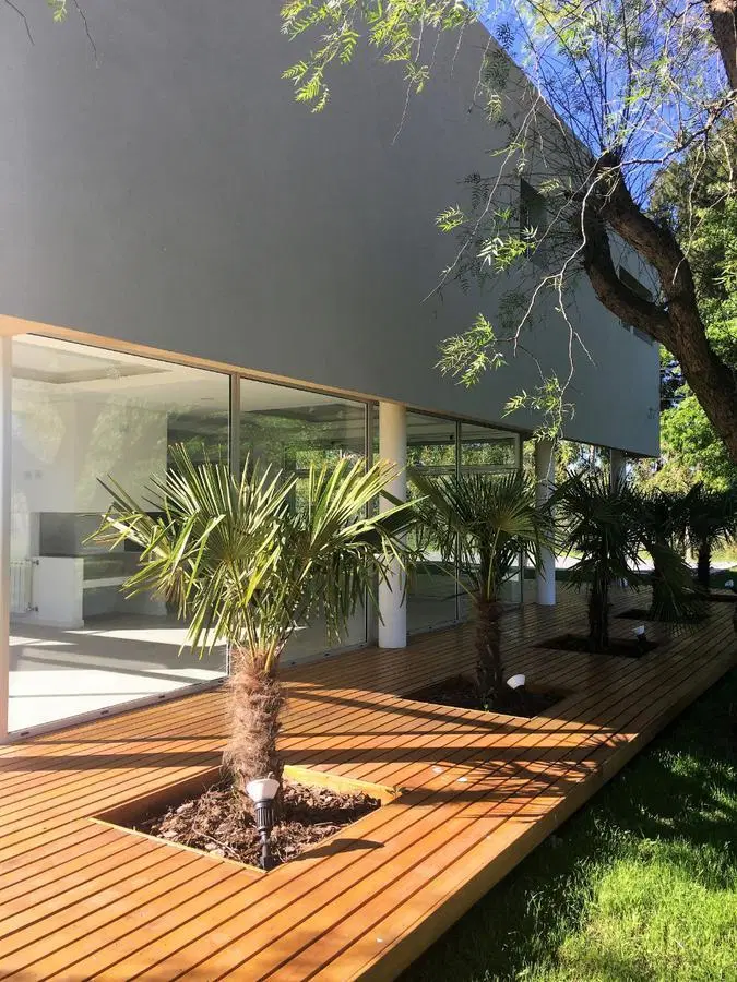 Casa en venta - 4 dormitorios 2 baños - 290mts2 - La Cándida - Berazategui 3