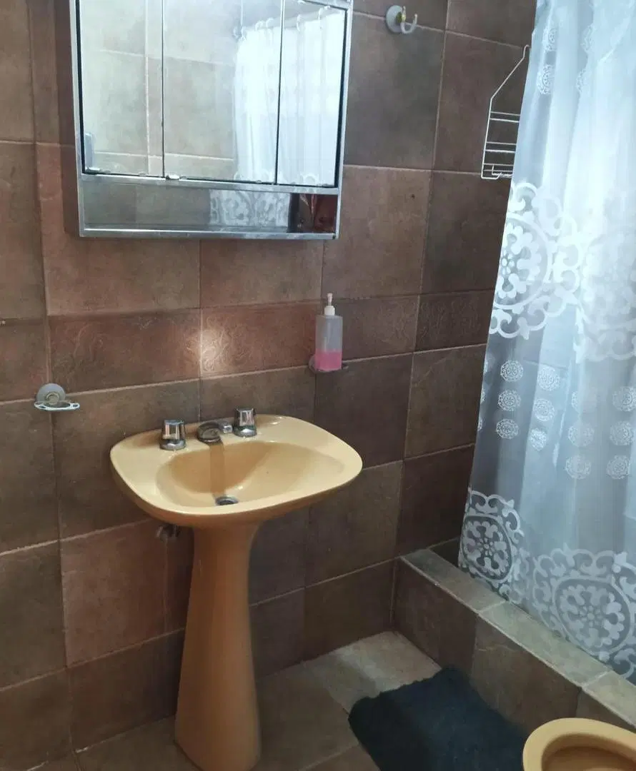 Casa en venta - 2 Dormitorios 1 Baño - Mar del Tuyú 1