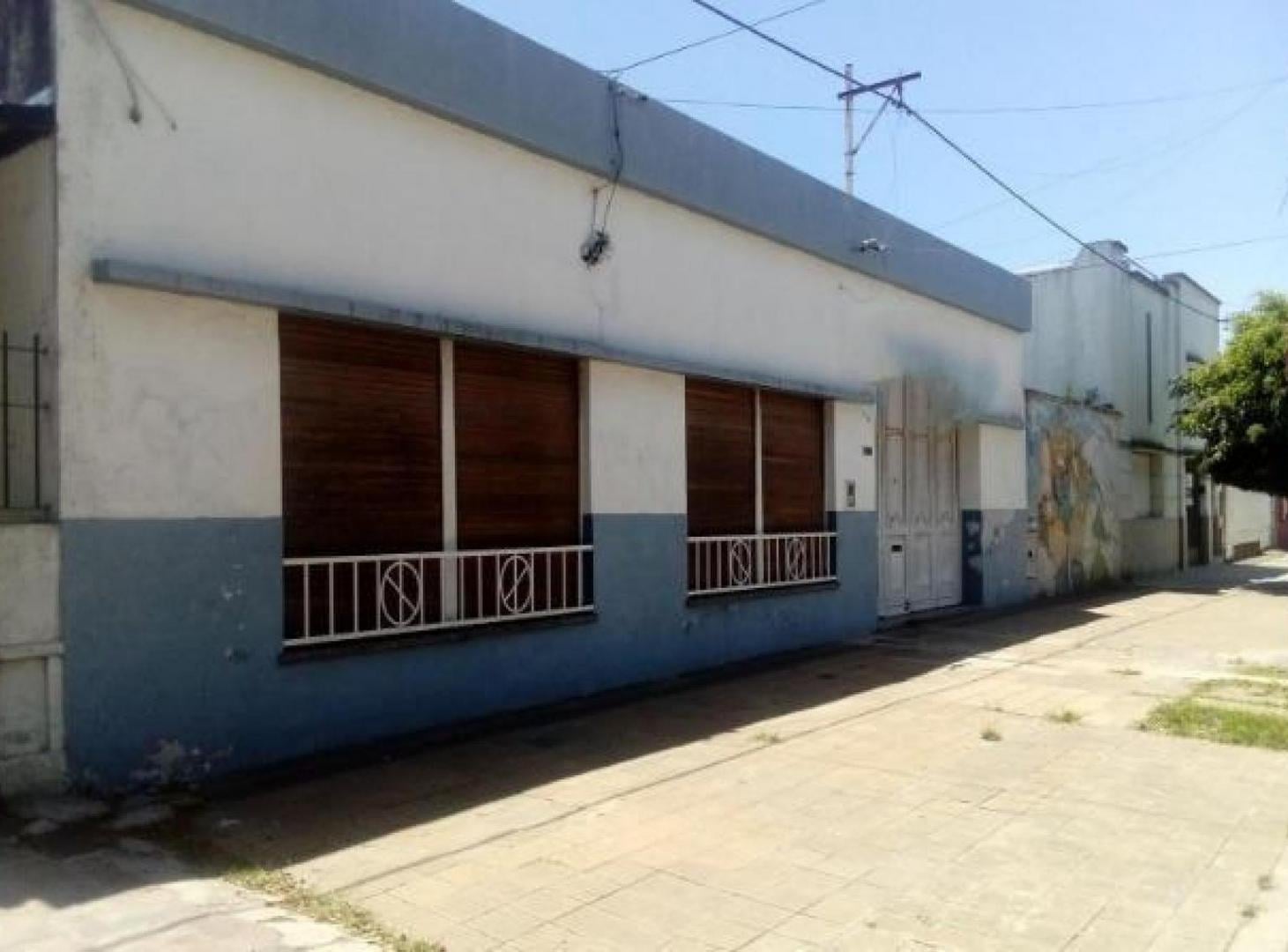Casa en venta - 3 Dormitorios 2 Baños - Cochera - 920Mts2 - Berisso