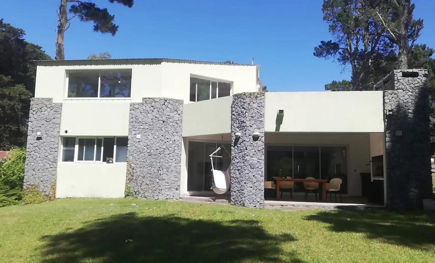 Casa en alquiler temporario - 3 Dormitorios 3 Baños - Pinamar