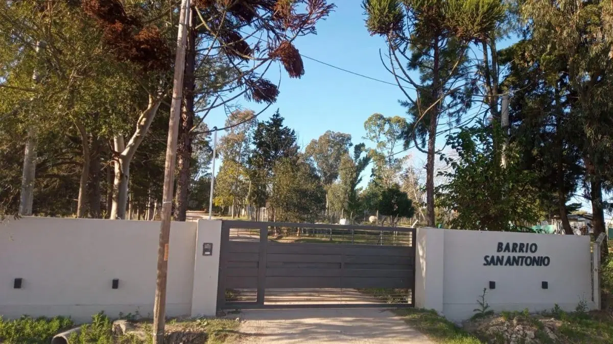 Terreno en venta - 300mts2 - Villa Elvira 3