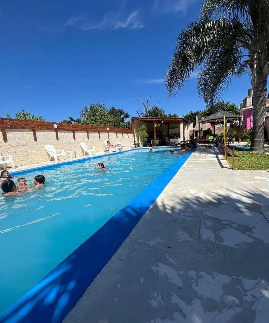 Casa en venta - 4 Dormitorios 3 Baños - 9 de Abril 5