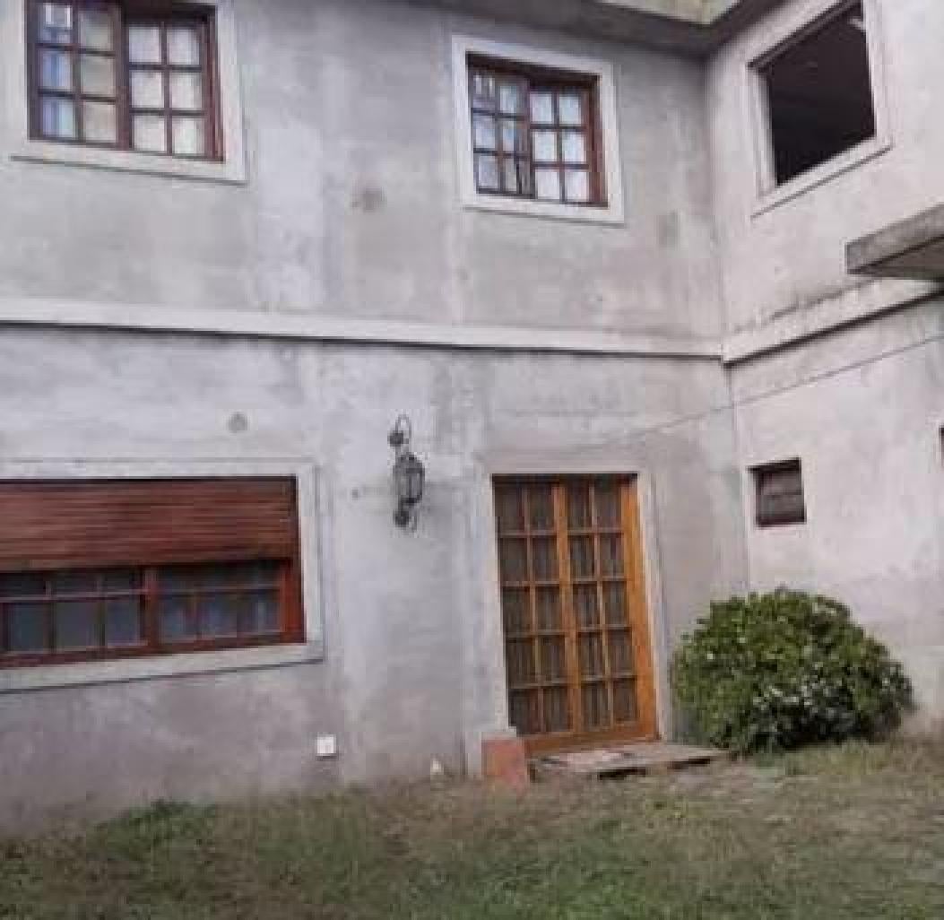 Casa en venta - 3 Dormitorios 2 Baños - Cochera - Local - 200Mts2 - Mar de Ajó