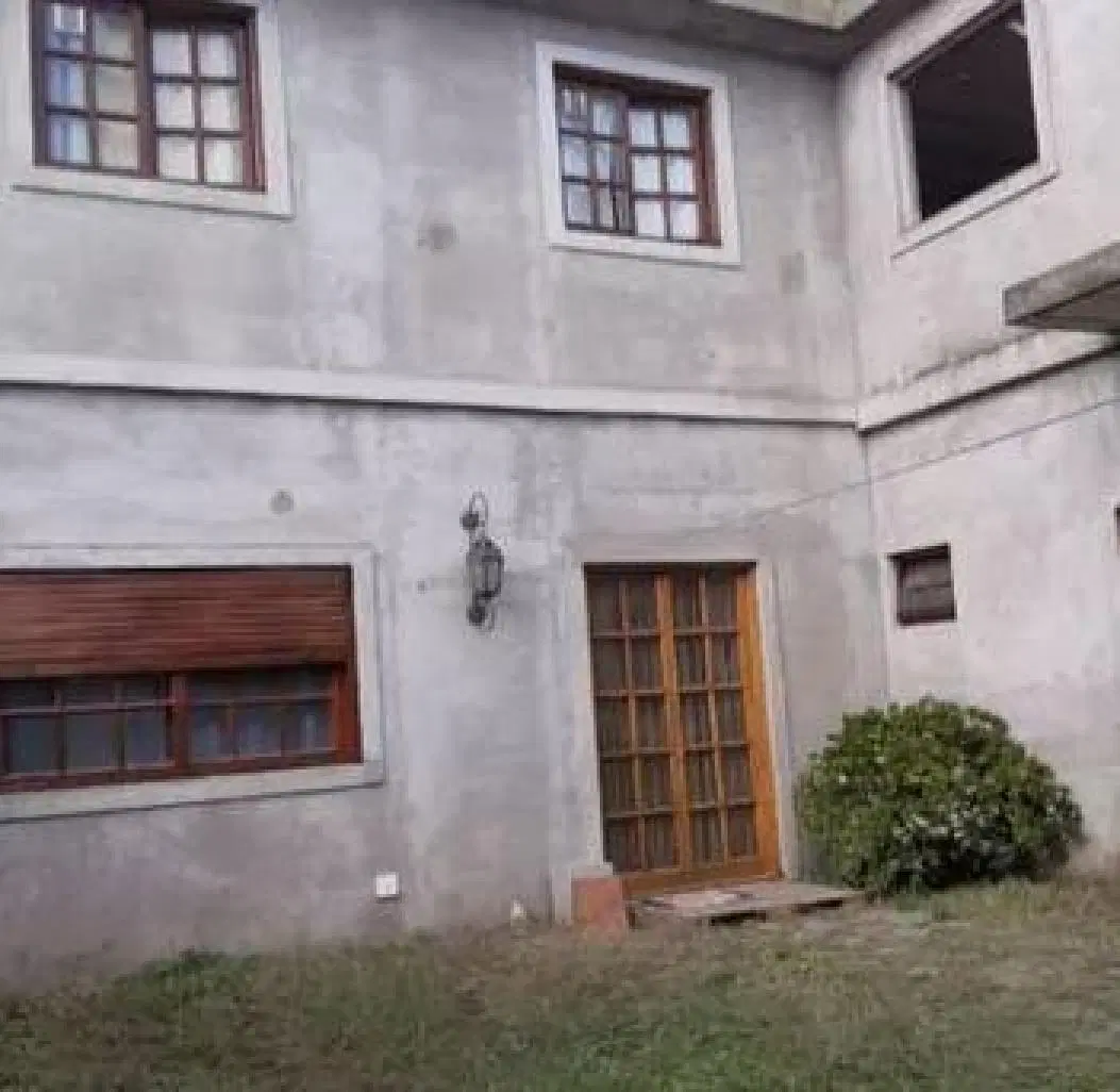 Casa en venta - 3 Dormitorios 2 Baños - Cochera - Local - 200Mts2 - Mar de Ajó 5