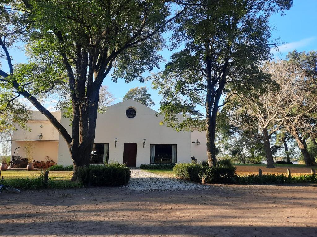 Foto de Casa en venta - 2 Dormitorios 2 Baños - Cochera - 10.000Mts2 - Ramallo, imagen 3