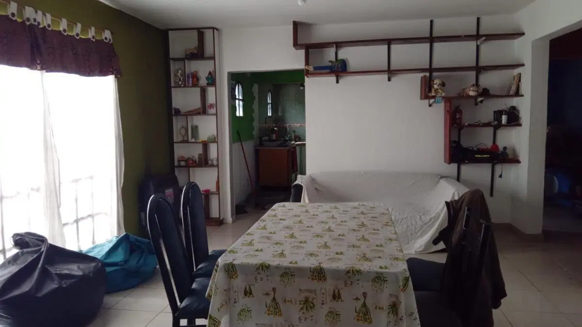 Casa en venta - 4 Dormitorios 2 Baños - Cochera - 400Mts2 - Los Hornos 2