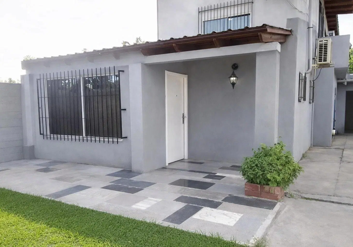 Casa en venta - 4 Dormitorios 2 Baños - Cochera - 400Mts2 - Los Hornos 3