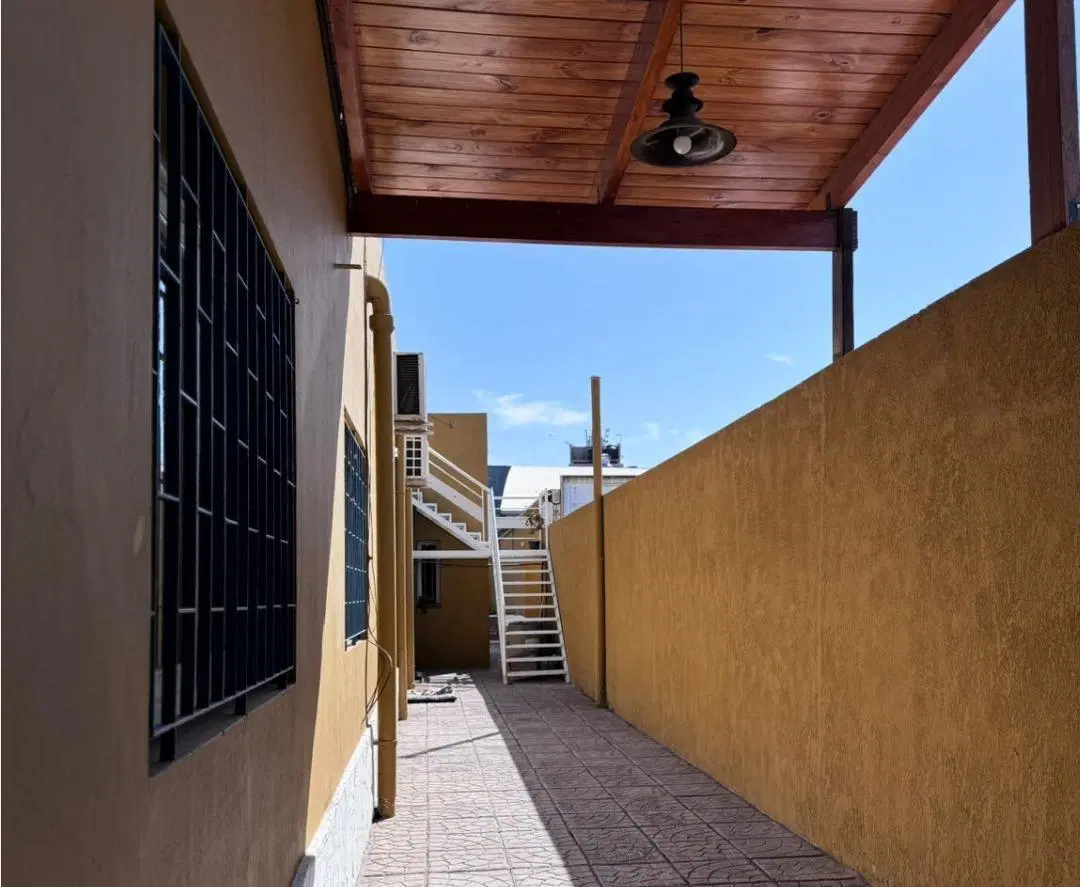 Casa en venta - 3 Dormitorios 3 Baños - 750mts - San Juan 2