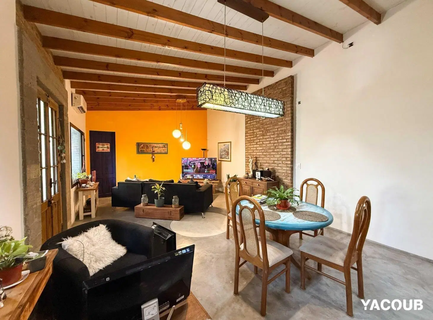 Casa en venta - 5 Dormitorios 3 Baños - Villa Elvira 5