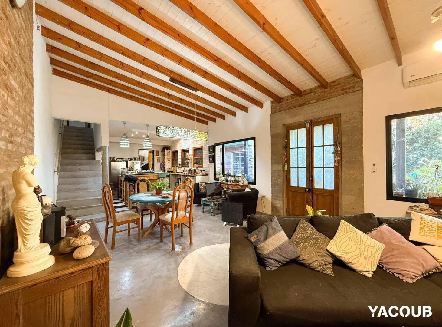 Casa en venta - 5 Dormitorios 3 Baños - Villa Elvira 2