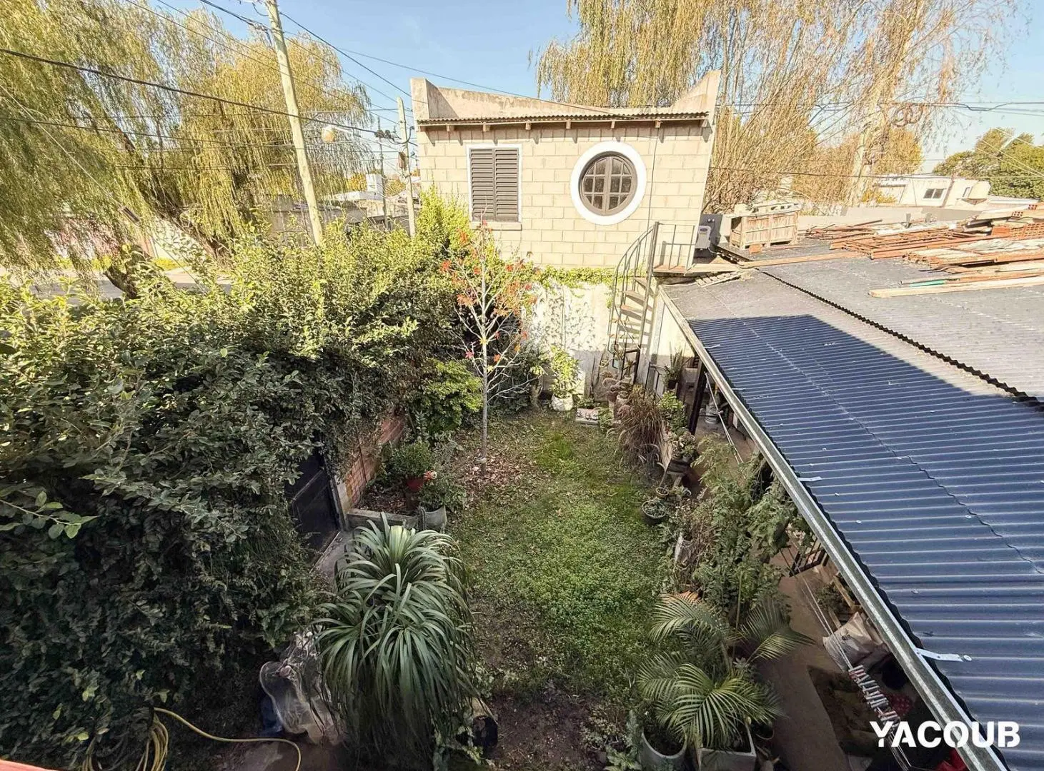 Casa en venta - 5 Dormitorios 3 Baños - Villa Elvira 4