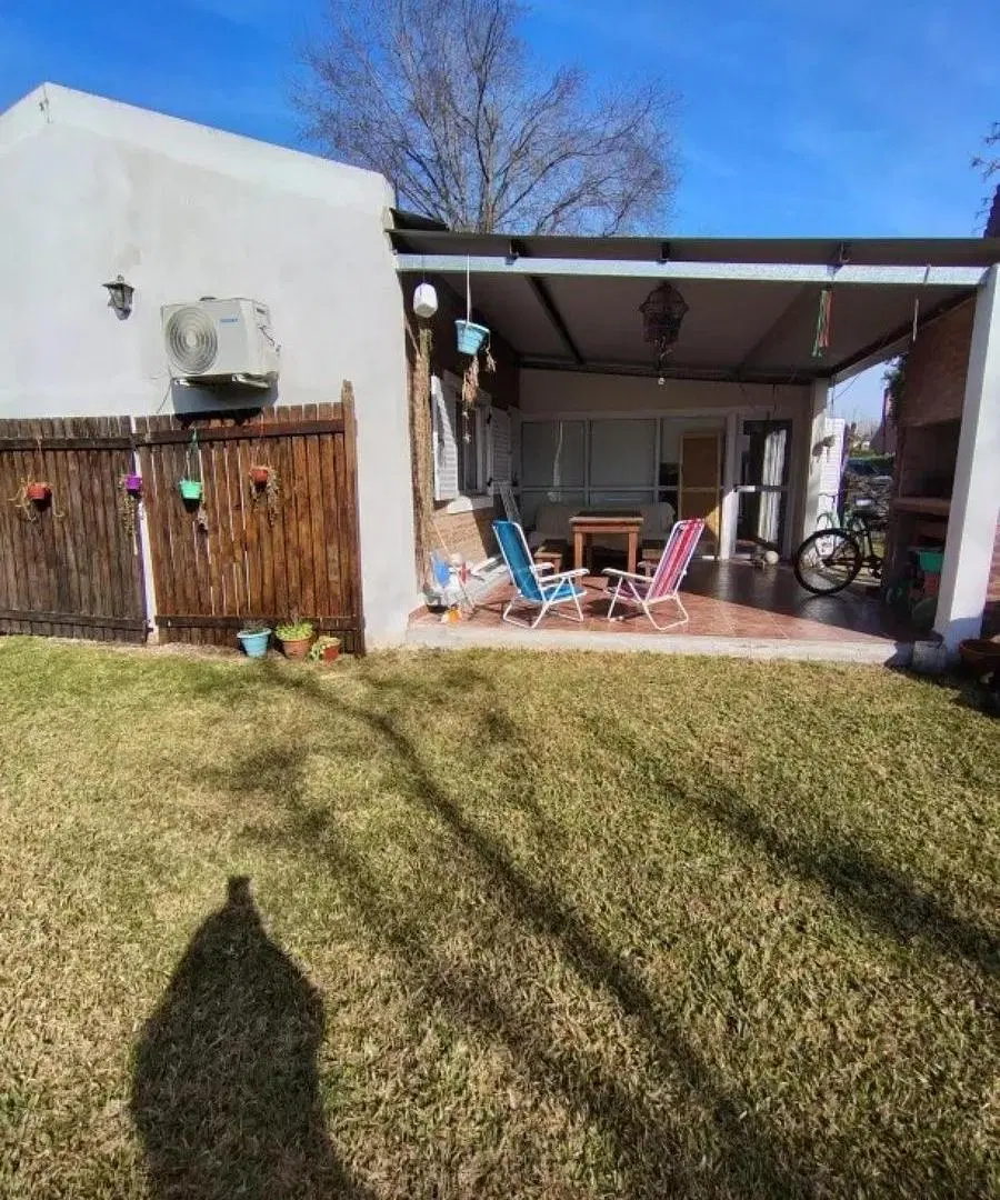 Casa en venta - 2 Dormitorios 1 Baño - Pilar 5