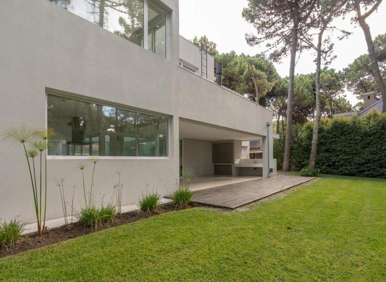 Casa en venta - 3 Dormitorios 3 Baños - Pinamar