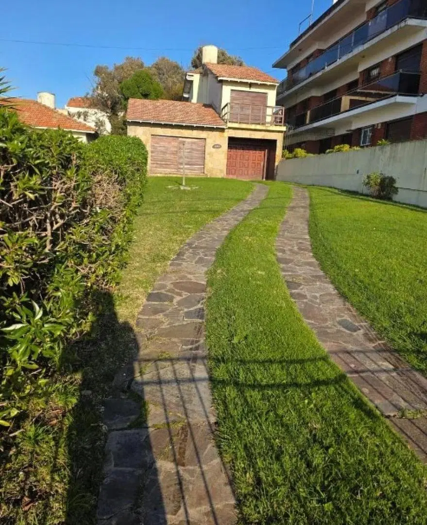 Casa en venta - 3 Dormitorios 2 Baños - Mar del Plata 4