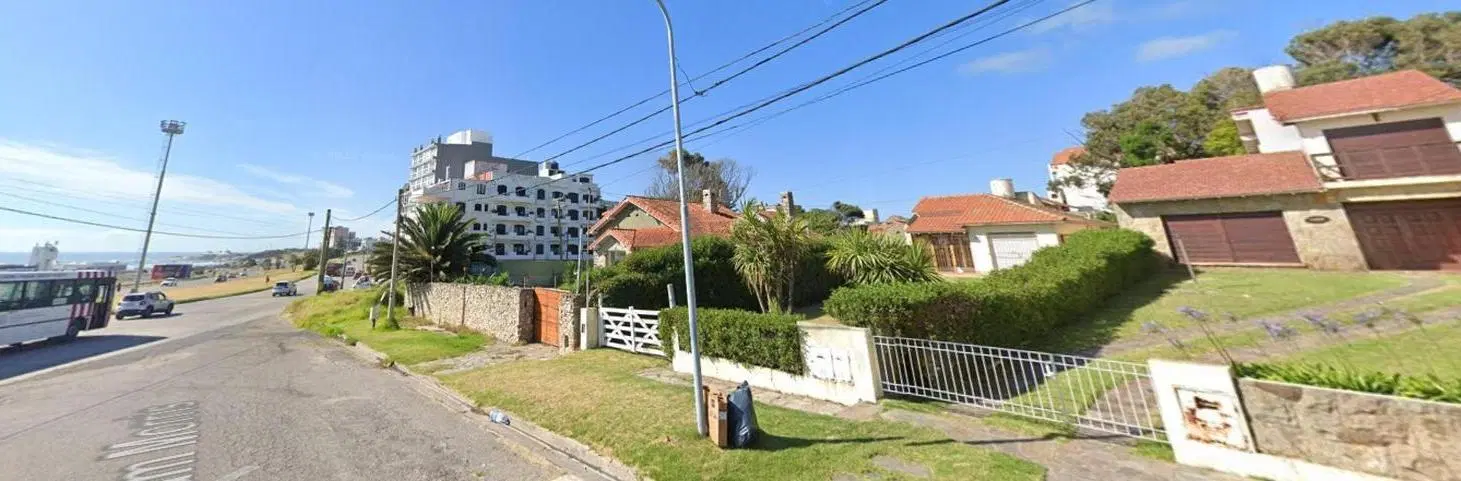 Casa en venta - 3 Dormitorios 2 Baños - Mar del Plata 1