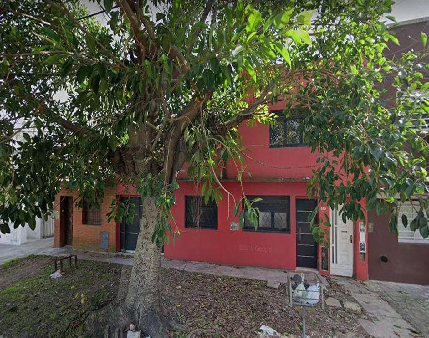 Casa en venta - 3 dormitorios 1 baño - Cochera  - 110 mts2 - La Plata 2