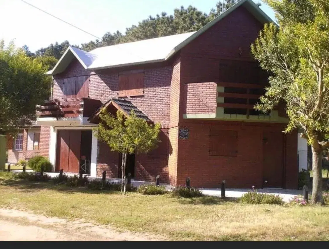 Triplex en venta - 6 Dormitorios 7 Baños - Cochera - 220Mts2 - Nueva Atlantis 4