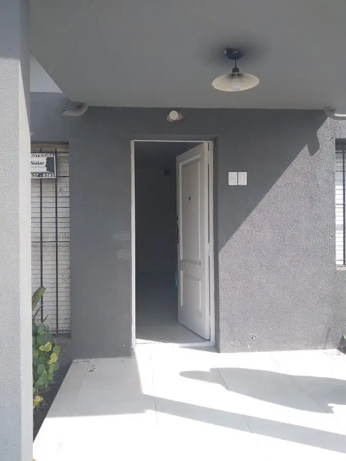 Casa en venta - 2 dormitorios 1 baño - parque con parrilla - 110mts2 - Francisco Alvarez 5