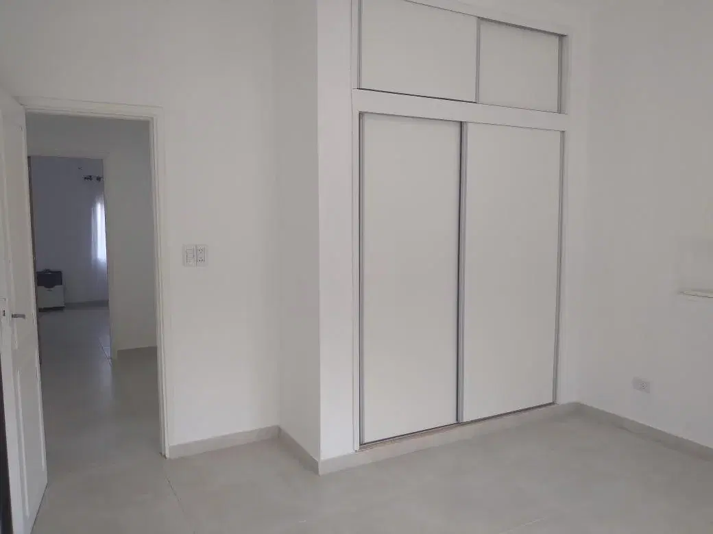 Casa en venta - 2 dormitorios 1 baño - parque con parrilla - 110mts2 - Francisco Alvarez 8