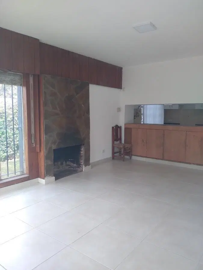 Casa en venta - 2 dormitorios 1 baño - parque con parrilla - 110mts2 - Francisco Alvarez 4