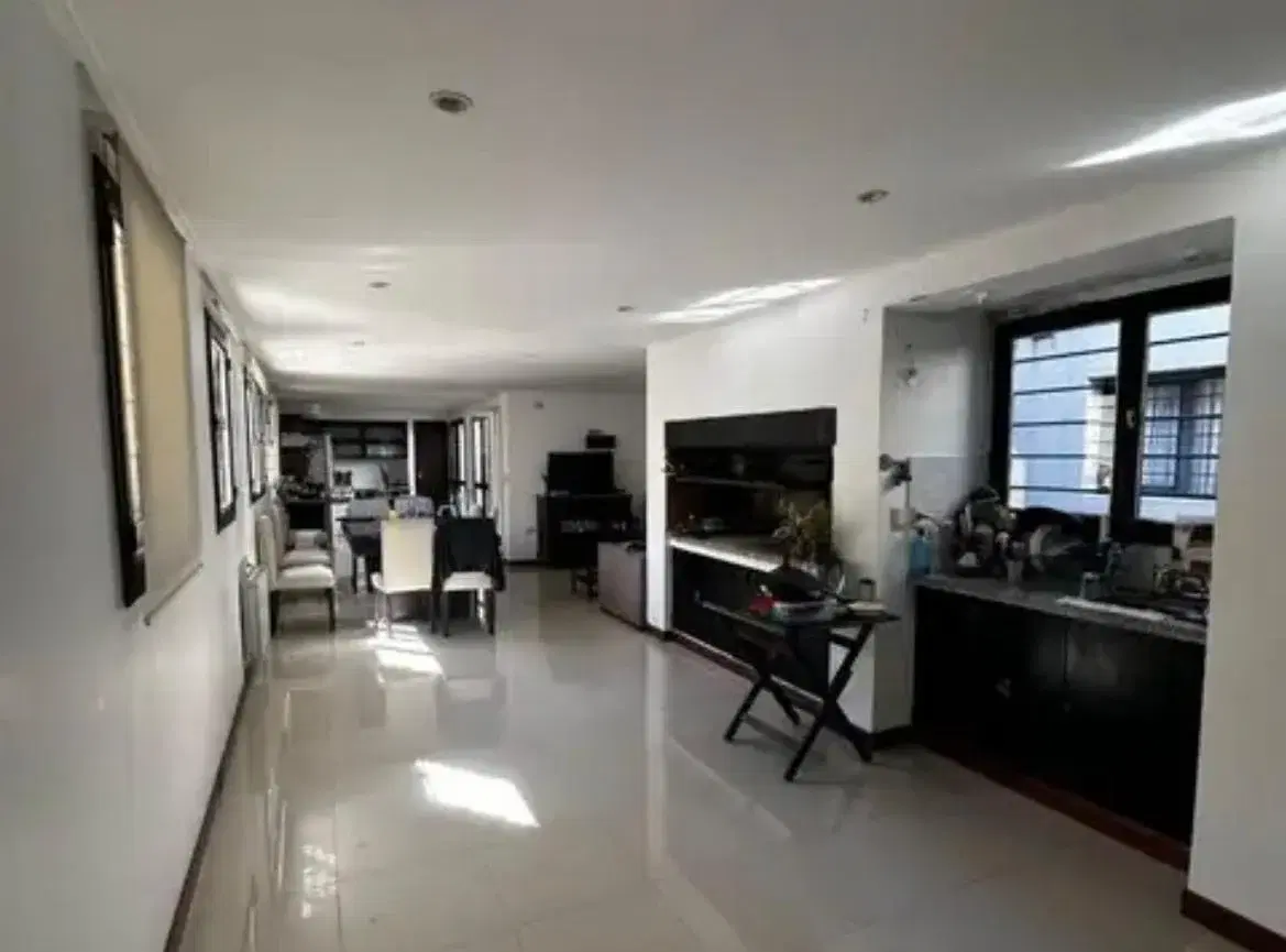 Casa en venta - 3 Dormitorios 5 Baños - La Plata 4