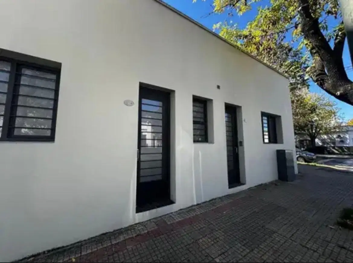 Casa en venta - 3 Dormitorios 5 Baños - La Plata 3