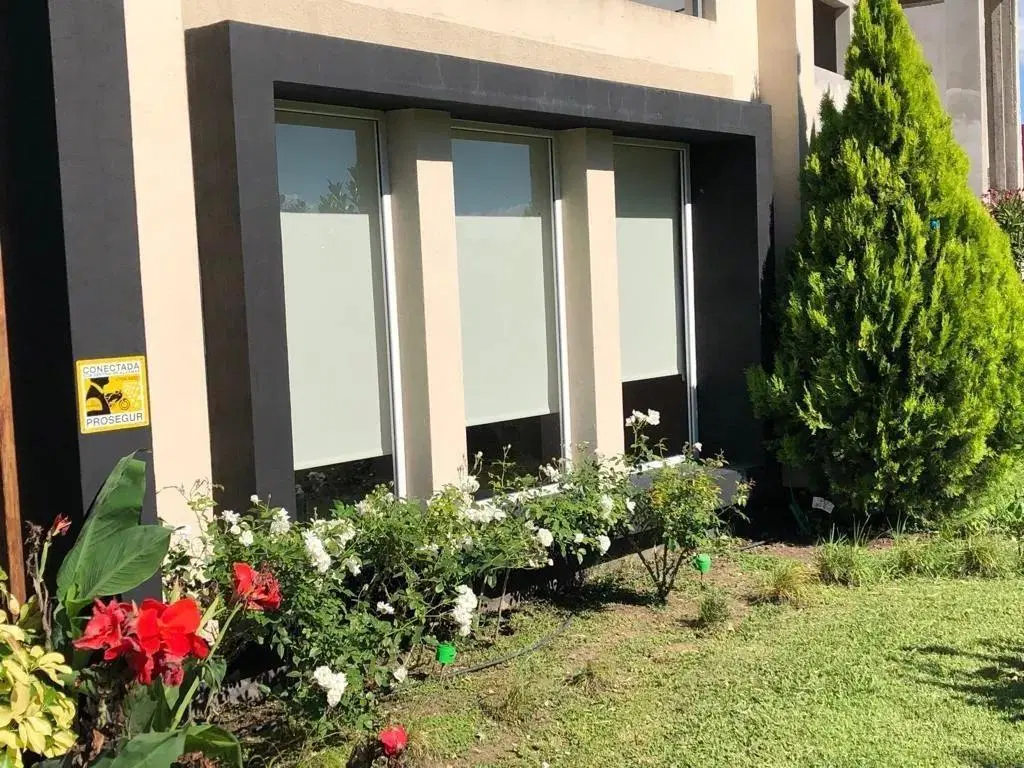 Casa en venta - 4 Dormitorios 5 Baños - Cocheras - 330Mts2 - Escobar 5