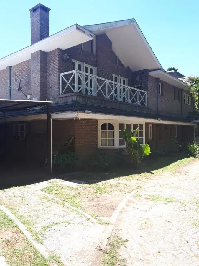 Casa venta -8 dormitorios-5 baños-5 cocheras -2100mts2 totales- Ranelagh 2