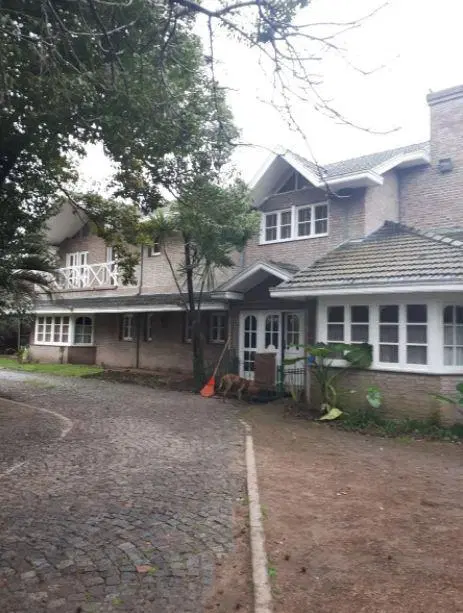 Casa venta -8 dormitorios-5 baños-5 cocheras -2100mts2 totales- Ranelagh 4