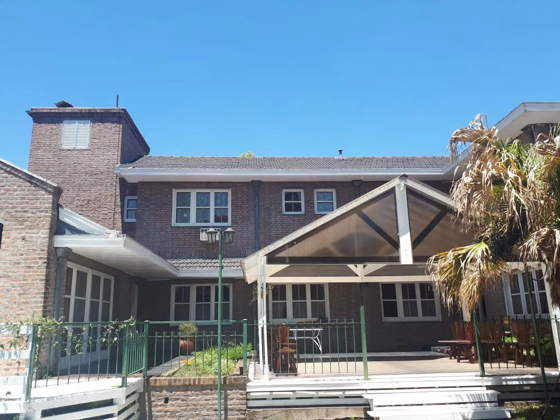 Casa venta -8 dormitorios-5 baños-5 cocheras -2100mts2 totales- Ranelagh 3