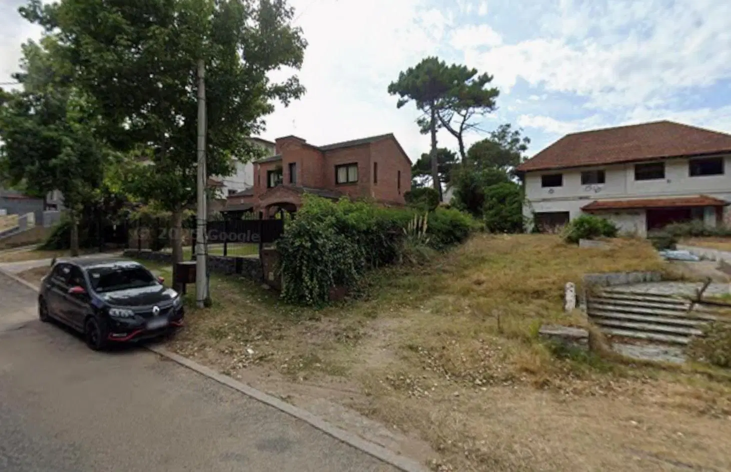 Casa en venta - 3 Dormitorios 2 Baños - Villa Gesell 5