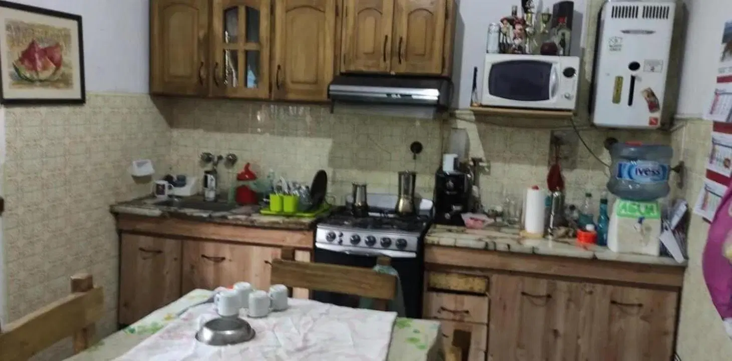 Casa en venta - 2 dormitorios 1 baño - 90mts2 - Lanús Oeste 4