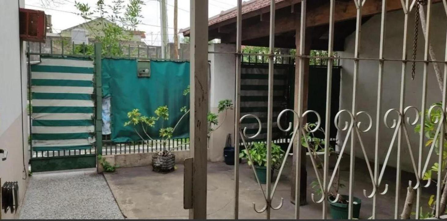 Casa en venta - 2 dormitorios 1 baño - 90mts2 - Lanús Oeste