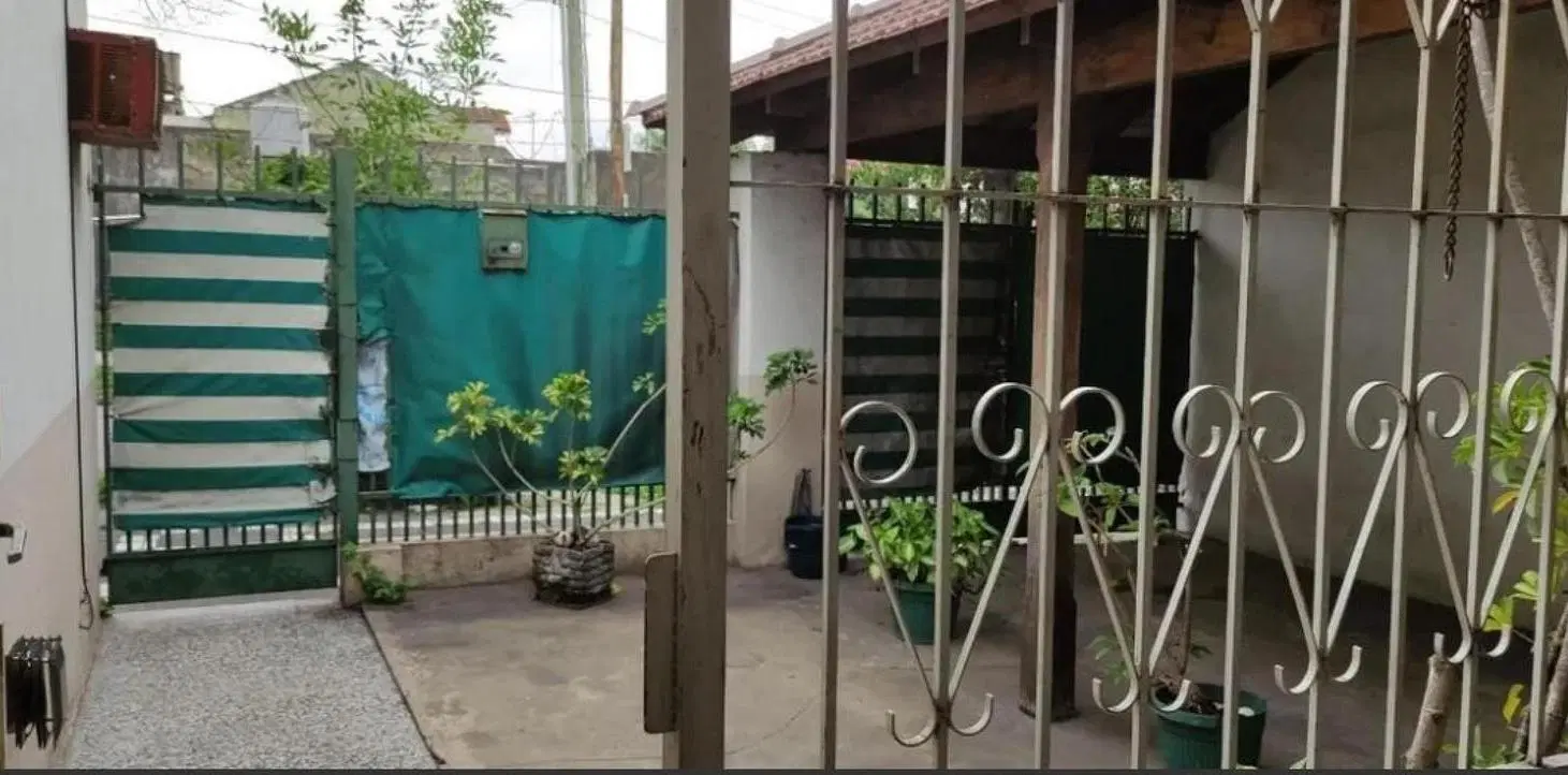 Casa en venta - 2 dormitorios 1 baño - 90mts2 - Lanús Oeste 1
