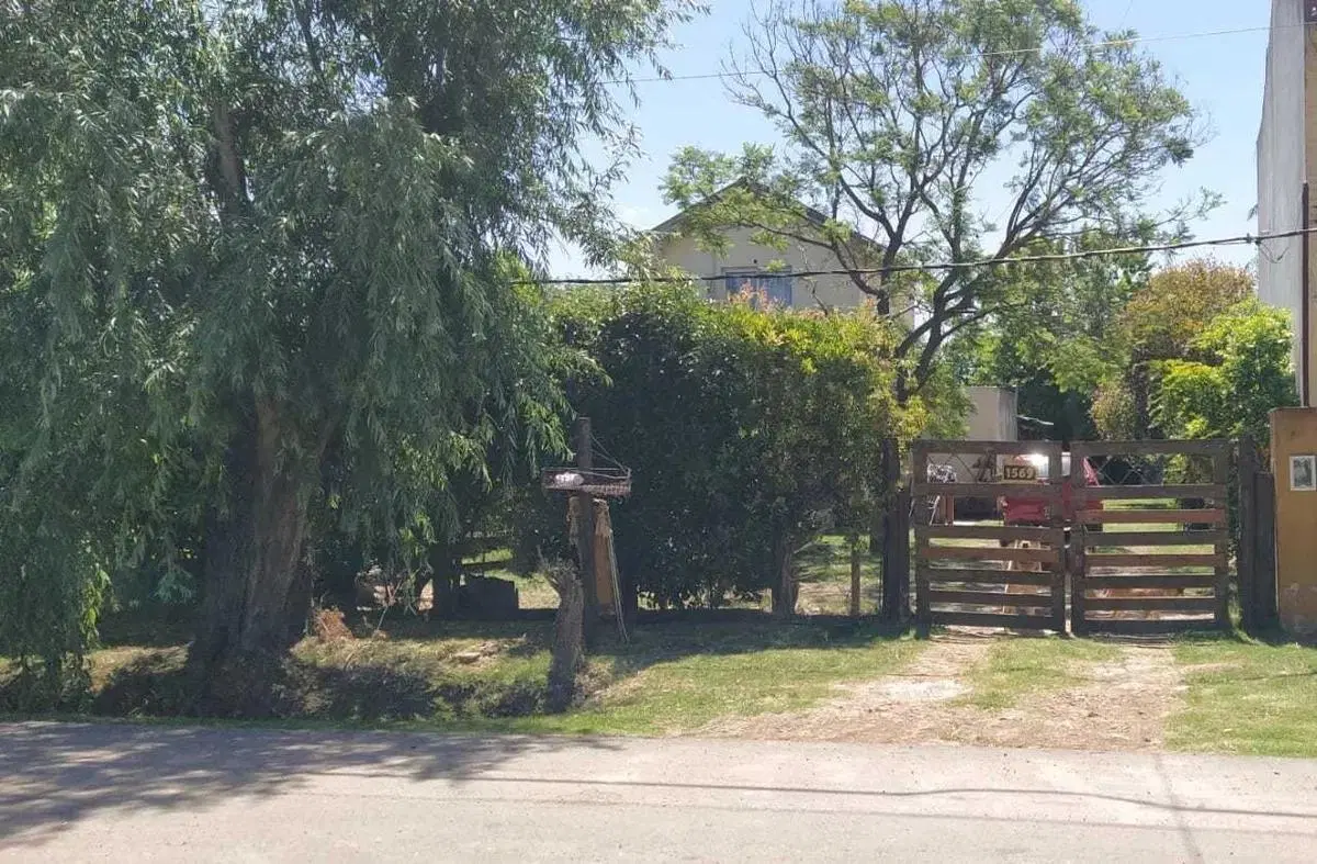 Casa en venta - 3 Dormitorios 2 Baños - Cochera - 590Mts2 - Villa Castels, La Plata 3