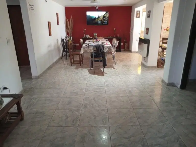 Casa en venta - 5 Dormitorios 3 Baños - Cocheras - 500Mts2 - Longchamps 3