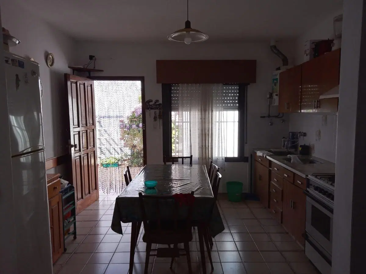 Casa en venta - 4 dormitorios 2 baños - 150mts2  - Mar Del Tuyu 3