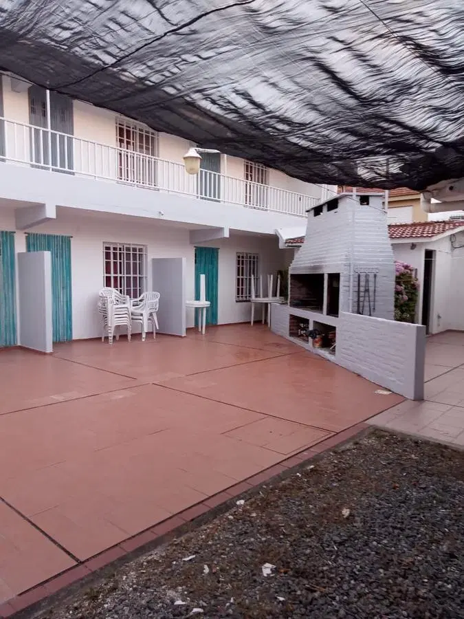 Casa en venta - 4 dormitorios 2 baños - 150mts2  - Mar Del Tuyu 4