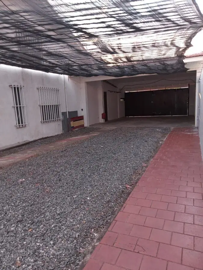 Casa en venta - 4 dormitorios 2 baños - 150mts2  - Mar Del Tuyu 5