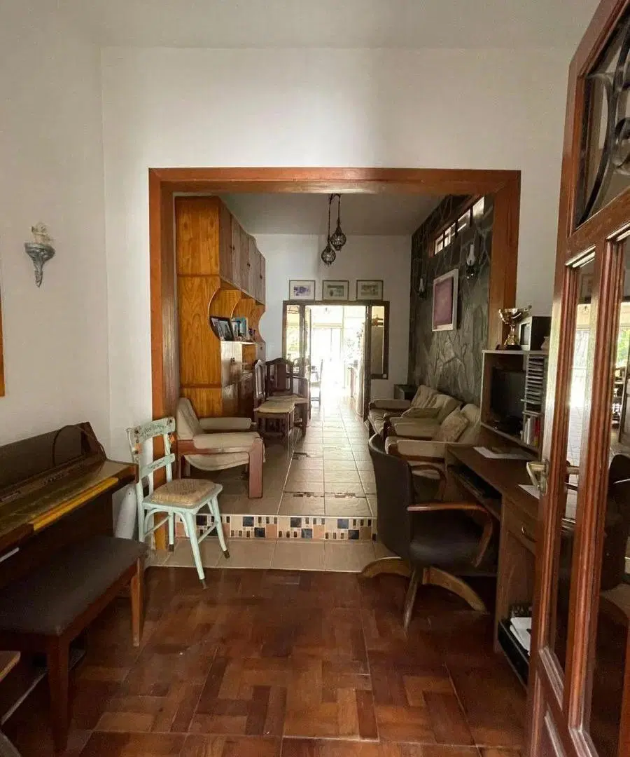 Casa en venta - 4 Dormitorios 2 Baños - 200Mts2 - Azul 2