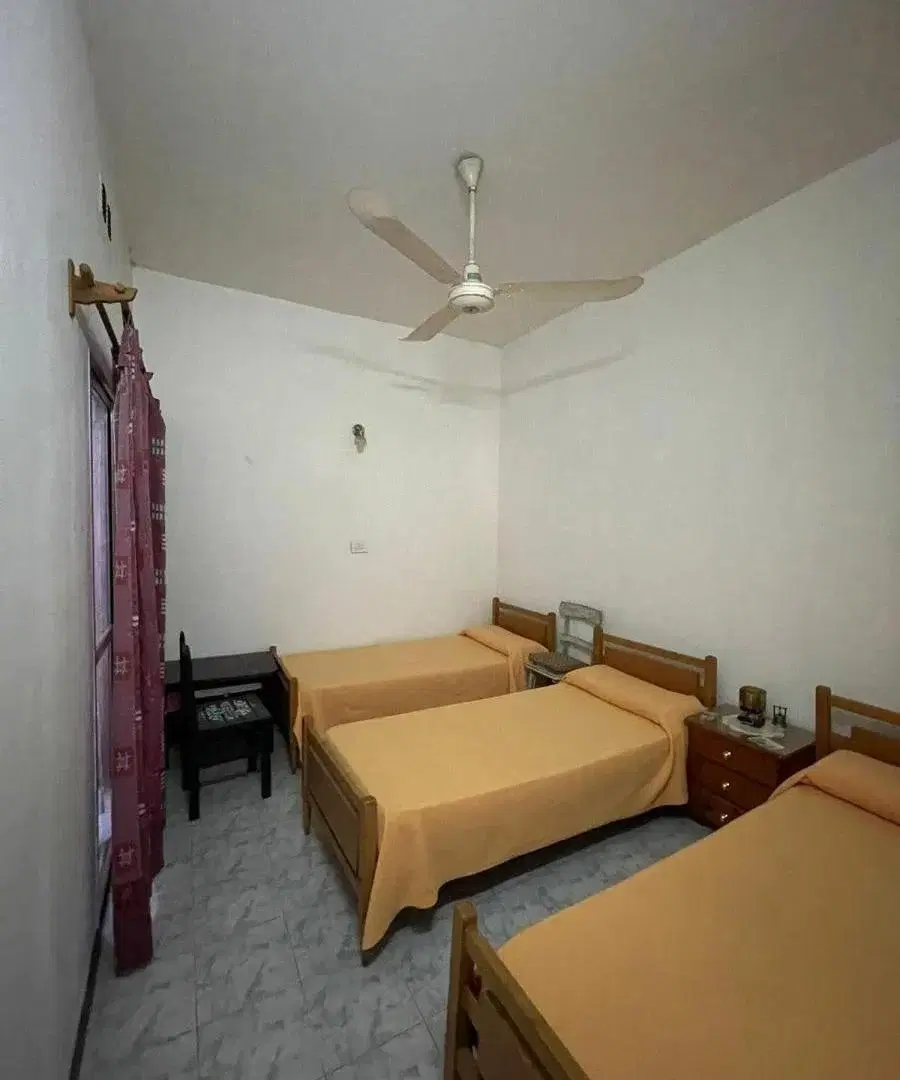 Casa en venta - 4 Dormitorios 2 Baños - 200Mts2 - Azul 4