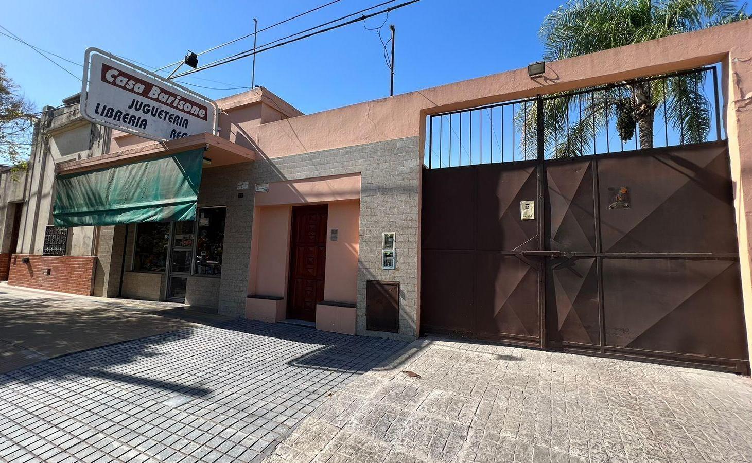 Casa en venta - 3 Dormitorios 2 Baños - 400mts2 - Mercedes