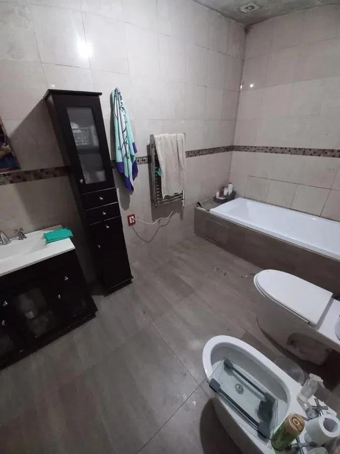 Casa en venta - 2 dormitorios 1 baño - 120mts2 - Lanús 2