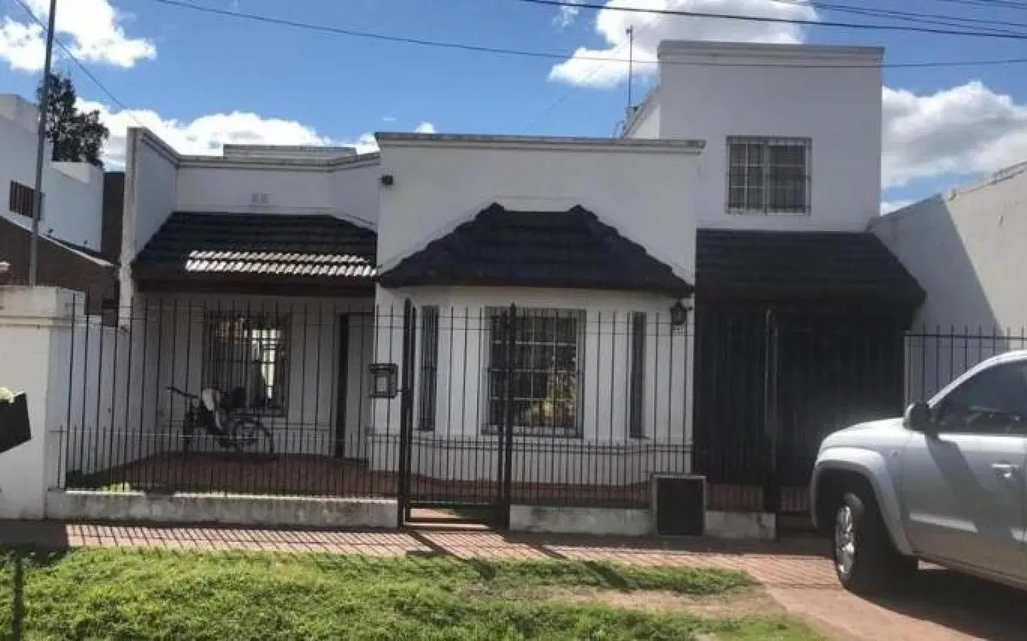 Casa en Venta - 3 dormitorios 2 baños - 570mts2 - Lujan 1