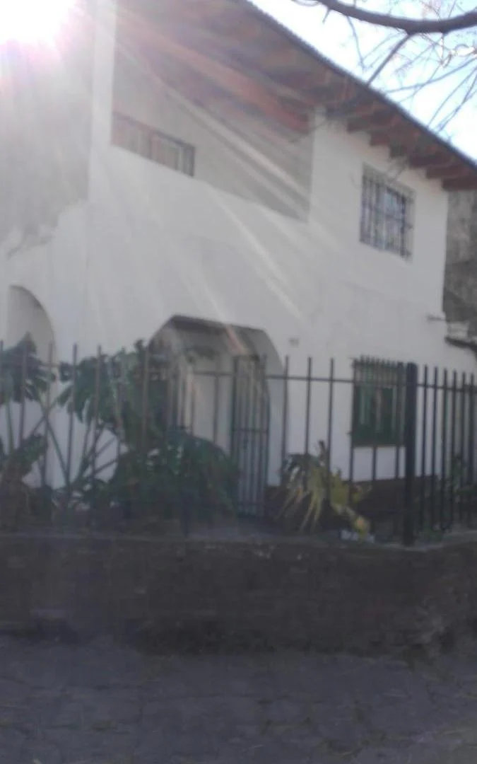 Casa en venta - 6 Dormitorios 3 Baños - Cochera - 300Mts2 - El Palomar