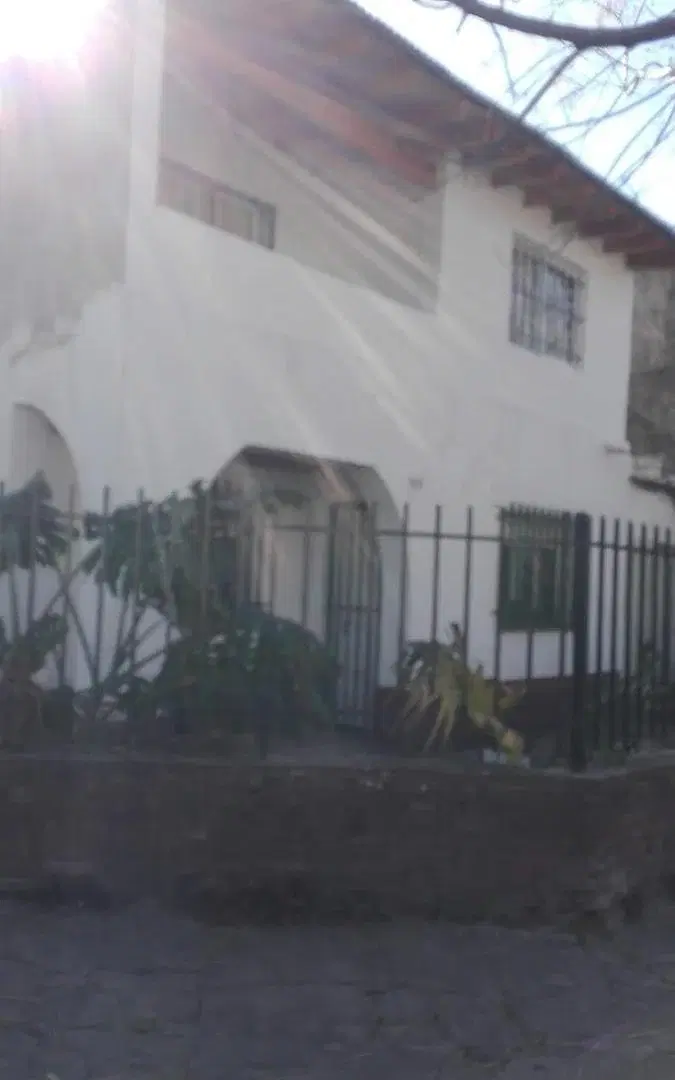 Casa en venta - 6 Dormitorios 3 Baños - Cochera - 300Mts2 - El Palomar 2