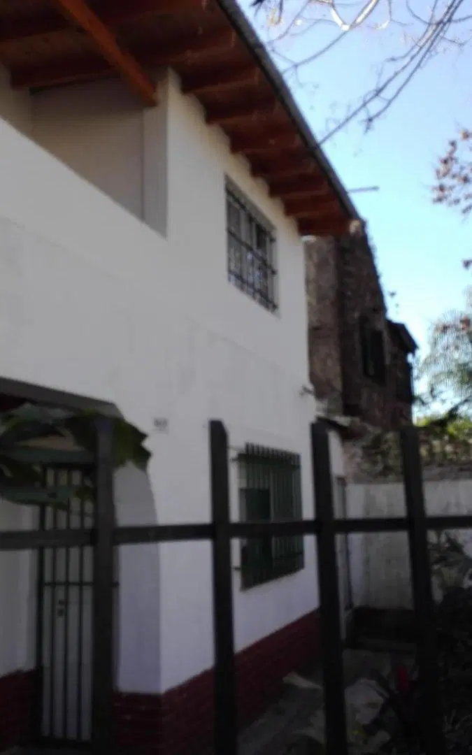 Casa en venta - 6 Dormitorios 3 Baños - Cochera - 300Mts2 - El Palomar 4