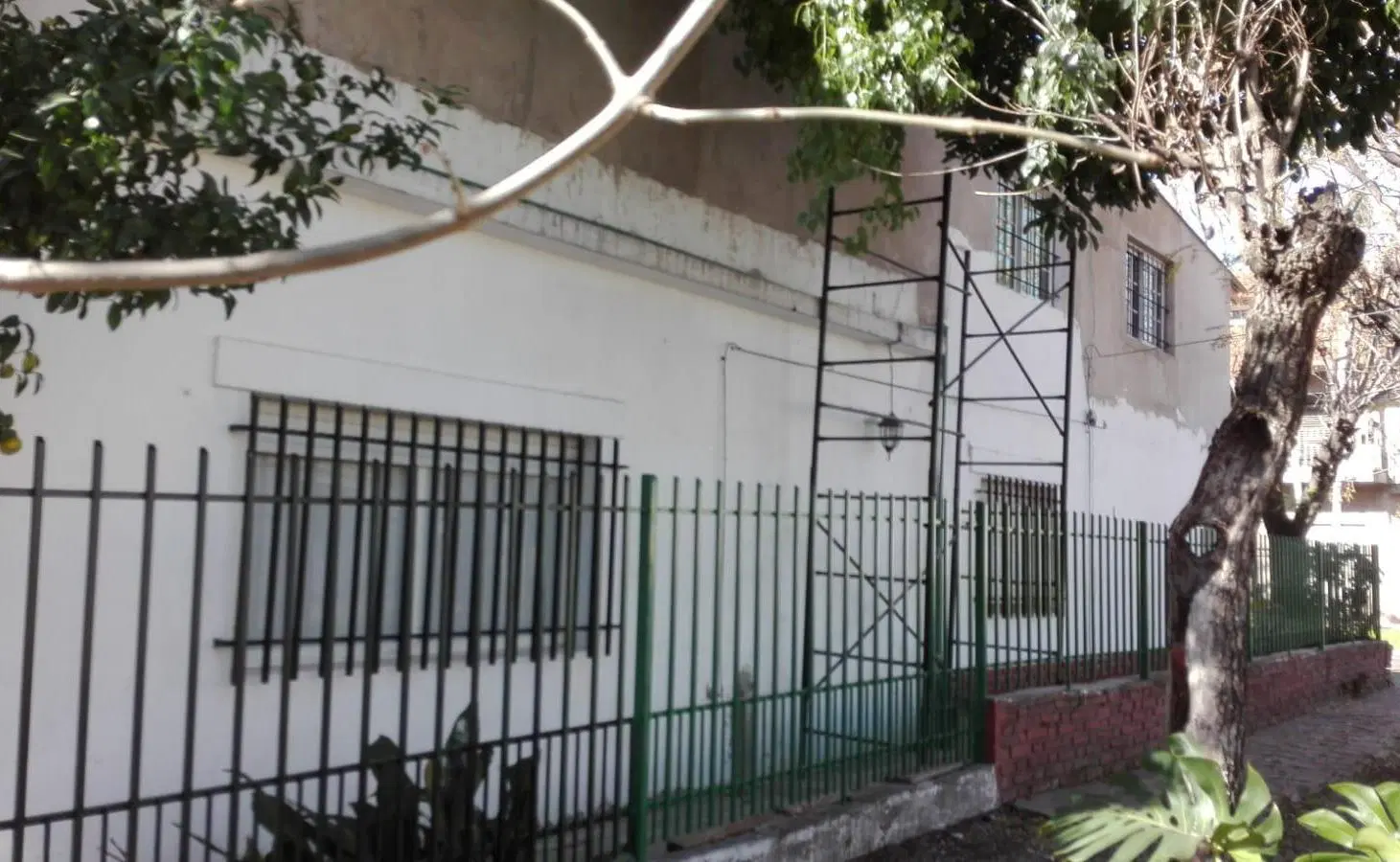 Casa en venta - 6 Dormitorios 3 Baños - Cochera - 300Mts2 - El Palomar 3