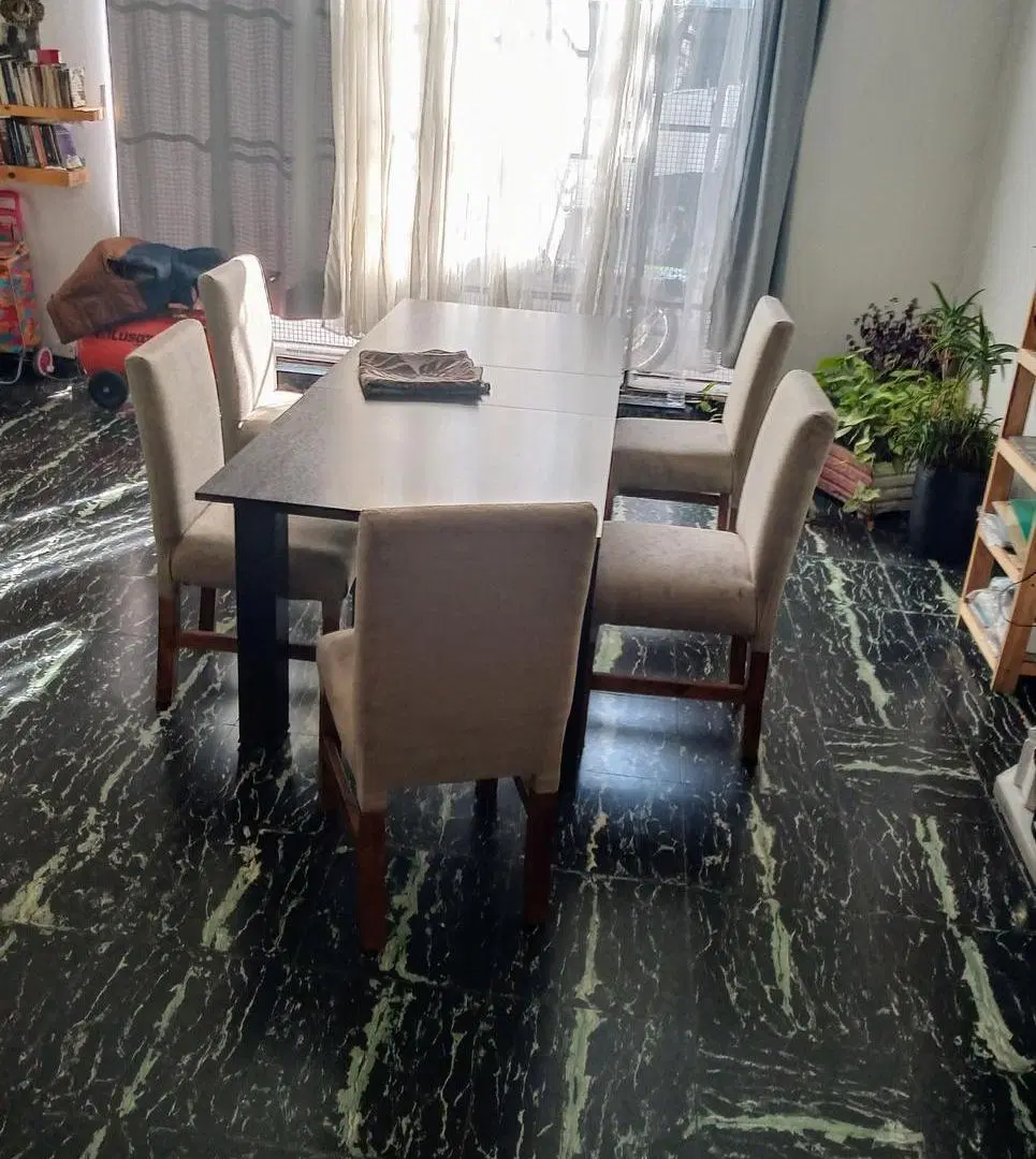 Casa en venta - 6 Dormitorios 3 Baños - Cochera - 300Mts2 - El Palomar 5