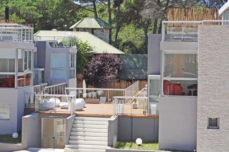 Hotel en venta - 20 Dormitorios 21 Baños - 138mts2 - Carilo 2